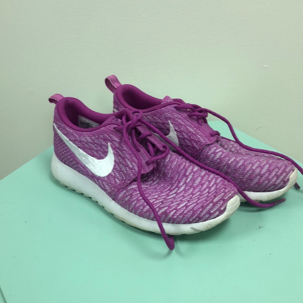 Nike tennis shoes